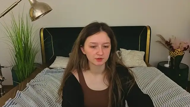 CyrenaLuxe online show from March 29, 2026, 8:49 am