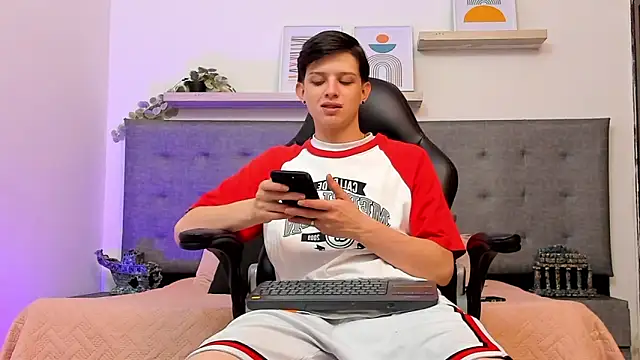 Snapshot of sebastamayo_ chatting on March 17, 2026, 6:27 am sebastamayo online show from March 17, 2026, 6:27 am