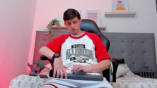 Snapshot of sebastamayo_ chatting on March 4, 2026, 8:00 am sebastamayo online show from March 4, 2026, 8:00 am