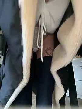 Snapshot of dein_traumchen chatting on February 25, 2026, 1:00 pm dein traumchen online show from February 25, 2026, 1:00 pm