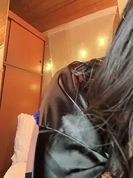 Snapshot of dein_traumchen chatting on February 10, 2026, 8:41 pm dein traumchen online show from February 10, 2026, 8:41 pm