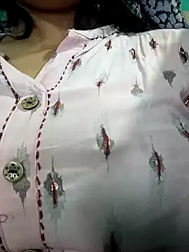Snapshot of teena-11 chatting on August 6, 2026, 2:39 am teena-11 online show from August 6, 2026, 2:39 am