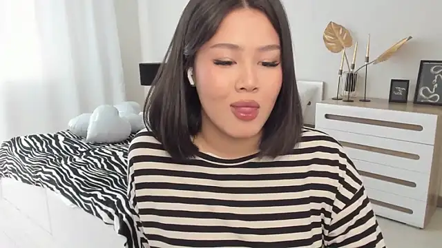 Brunette Charm online show from March 11, 2026, 11:15 am