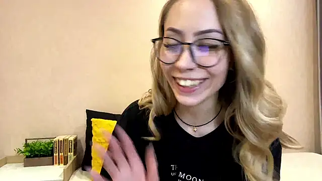 sun under skyy online show from December 18, 2025, 10:19 am