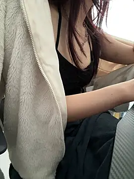 Snapshot of ddbb0000 chatting on February 17, 2026, 6:33 am ddbb0000 online show from February 17, 2026, 6:33 am