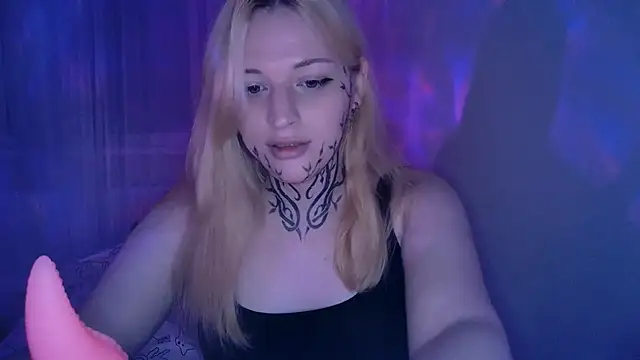 Snapshot of AlexaLaRose2 chatting on December 14, 2025, 9:20 pm AlexaLaRose2 online show from December 14, 2025, 9:20 pm