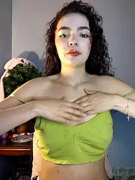 Snapshot of Alii_tay chatting on December 15, 2025, 8:42 am Alii tay online show from December 15, 2025, 8:42 am