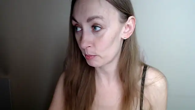 Snapshot of LiaSeass_ chatting on June 16, 2026, 11:43 am LiaSeass online show from June 16, 2026, 11:43 am