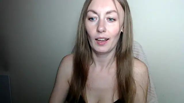 Snapshot of LiaSeass_ chatting on May 25, 2026, 12:04 pm LiaSeass online show from May 25, 2026, 12:04 pm