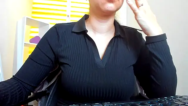 Snapshot of Aziza-New chatting on March 13, 2026, 8:19 am Aziza-New online show from March 13, 2026, 8:19 am