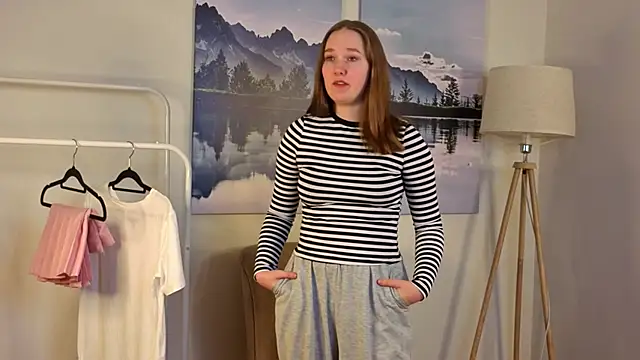 Snapshot of PatHusselbee chatting on December 14, 2025, 11:05 am PatHusselbee online show from December 14, 2025, 11:05 am