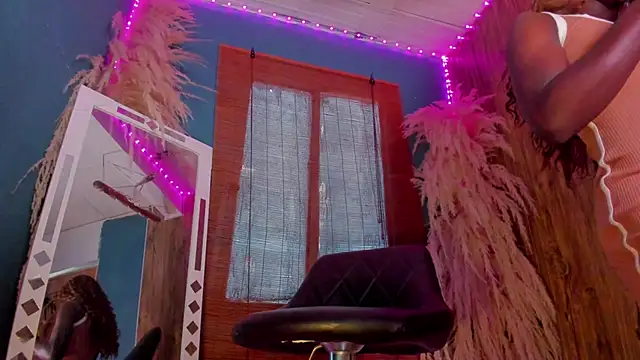 Ebano morein online show from December 16, 2025, 8:13 pm