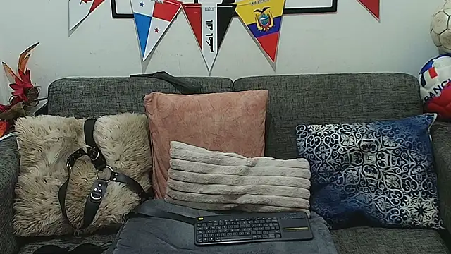 Snapshot of Laura_hotmilf chatting on July 7, 2026, 4:15 am Laura hotmilf online show from July 7, 2026, 4:15 am