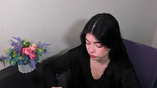LisaColee online show from May 2, 2026, 7:02 am