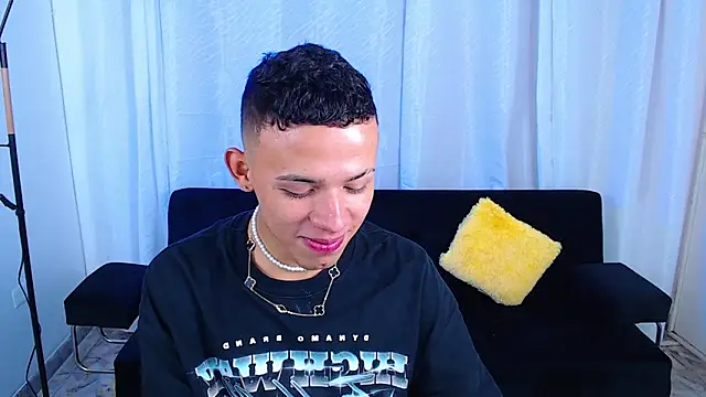 Jakee 18 online show from December 15, 2025, 1:28 pm