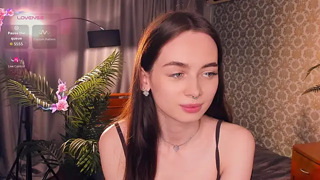 Snapshot of YvonneRobes chatting on June 11, 2026, 7:38 am YvonneRobes online show from June 11, 2026, 7:38 am