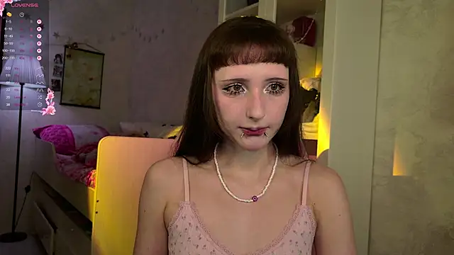 Snapshot of MiraJades chatting on April 12, 2026, 10:13 pm MiraJades online show from April 12, 2026, 10:13 pm