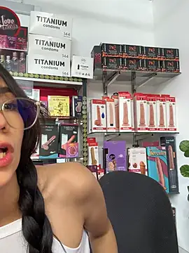 lunaluxury22 online show from February 2, 2026, 7:46 pm