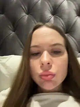 Nicole Loving online show from December 19, 2025, 9:28 pm