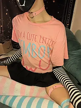 Snapshot of Femboitea-official chatting on December 15, 2025, 6:52 am Femboitea-official online show from December 15, 2025, 6:52 am