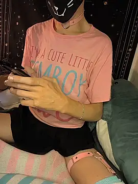 Snapshot of Femboitea-official chatting on December 15, 2025, 10:26 pm Femboitea-official online show from December 15, 2025, 10:26 pm