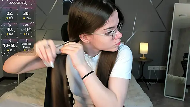 Snapshot of miss__evelyne chatting on February 9, 2026, 1:14 am miss evelyne online show from February 9, 2026, 1:14 am