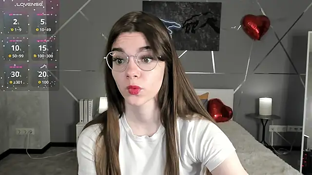 Snapshot of miss__evelyne chatting on March 22, 2026, 6:26 am miss evelyne online show from March 22, 2026, 6:26 am