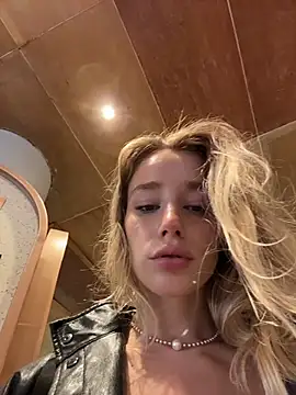 Snapshot of sssativa_more chatting on March 3, 2026, 6:31 am sssativa more online show from March 3, 2026, 6:31 am