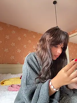 SilkyMira online show from May 19, 2026, 8:43 am