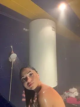 SilkyMira online show from May 9, 2026, 6:11 pm