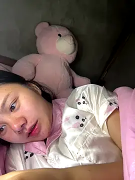 leo-kitty online show from December 17, 2025, 5:12 am