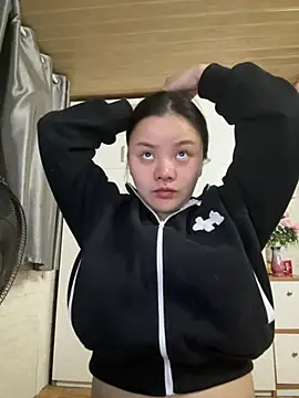 Snapshot of leo-kitty chatting on March 3, 2026, 2:57 pm leo-kitty online show from March 3, 2026, 2:57 pm