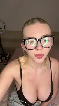 MonaNoire online show from January 18, 2026, 12:41 pm