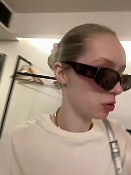 SunnyShiney online show from February 1, 2026, 12:47 pm