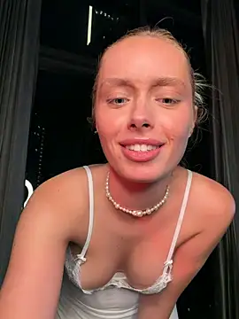 Snapshot of SunnyShiney chatting on May 8, 2026, 2:32 pm SunnyShiney online show from May 8, 2026, 2:32 pm