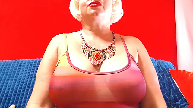 Snapshot of NaughtyMILF4UX chatting on August 5, 2026, 3:33 am NaughtyMILF4UX online show from August 5, 2026, 3:33 am