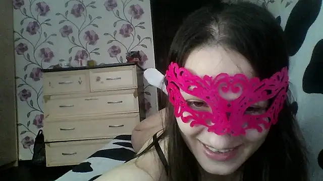 nika smily online show from December 16, 2025, 5:33 am