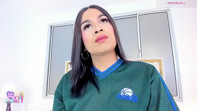Snapshot of Silvanna-Casstro chatting on June 24, 2026, 11:42 am Silvanna-Casstro online show from June 24, 2026, 11:42 am