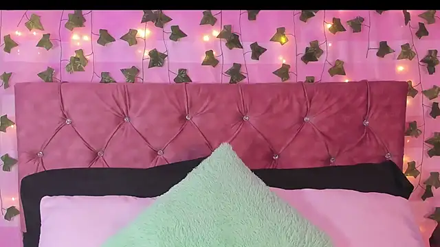 Snapshot of Ayla-marttinez chatting on February 9, 2026, 1:47 am Ayla-marttinez online show from February 9, 2026, 1:47 am