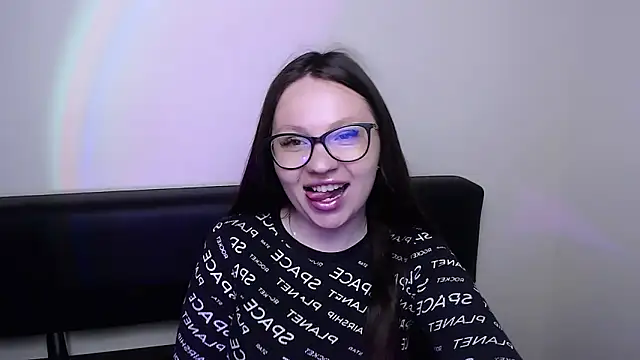 Snapshot of LiliaErmi chatting on May 22, 2026, 6:33 am LiliaErmi online show from May 22, 2026, 6:33 am