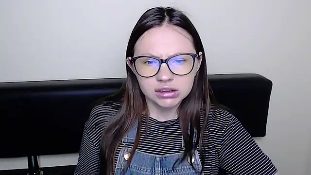Snapshot of LiliaErmi chatting on May 25, 2026, 6:12 am LiliaErmi online show from May 25, 2026, 6:12 am