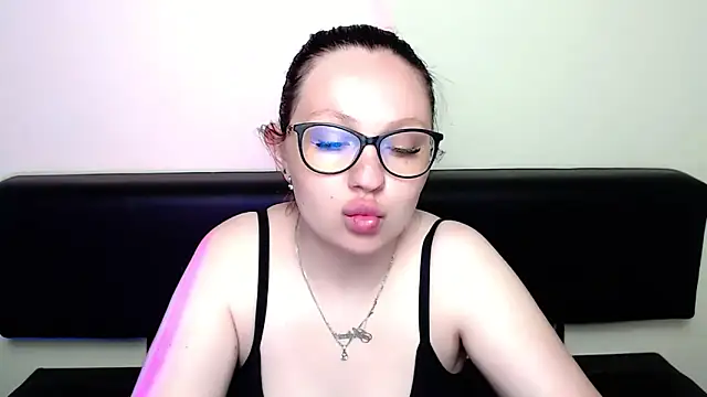 Snapshot of LiliaErmi chatting on May 17, 2026, 10:15 am LiliaErmi online show from May 17, 2026, 10:15 am