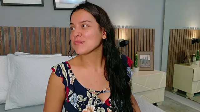 Mia Bellefort online show from April 22, 2026, 8:48 pm