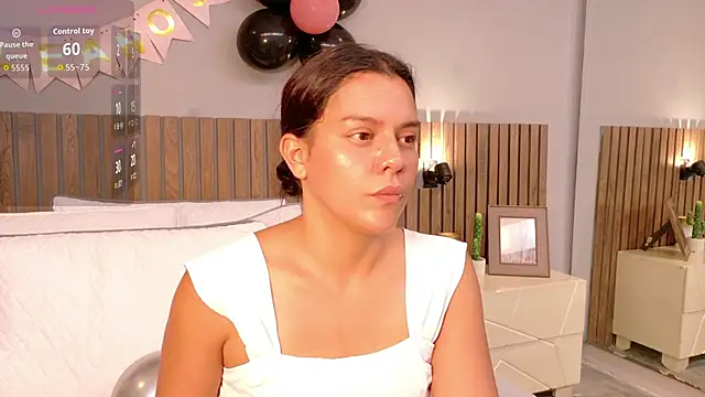 Mia Bellefort online show from April 28, 2026, 8:57 pm