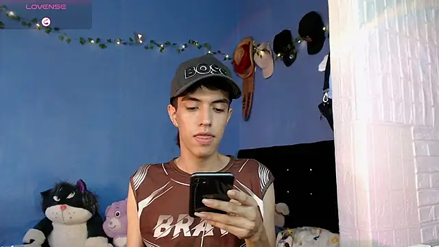 Juan Gomezz26 online show from August 6, 2026, 10:49 pm