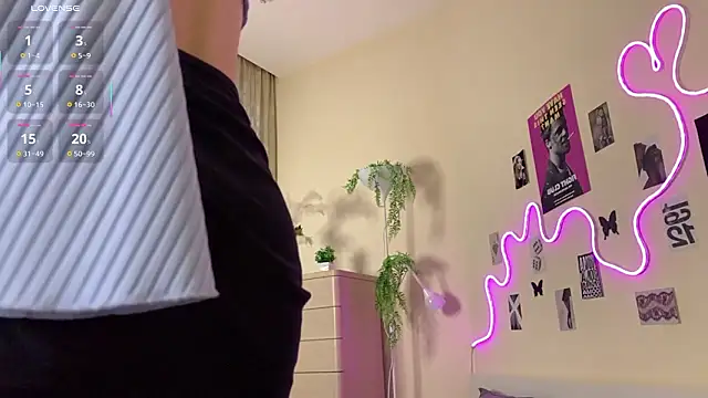 DreamyPalace online show from March 9, 2026, 1:03 pm