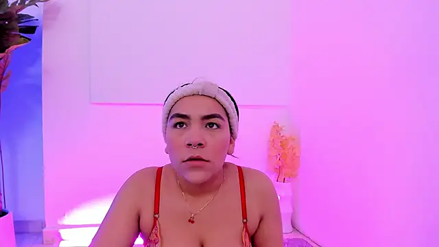 Snapshot of Sophie-dallas chatting on December 15, 2025, 12:55 pm Sophie-dallas online show from December 15, 2025, 12:55 pm