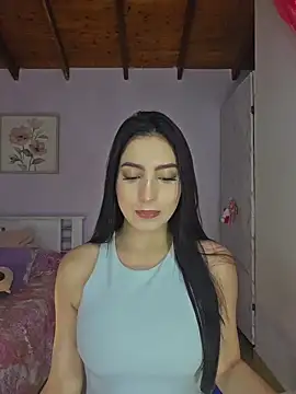 Snapshot of Esmeralda_Rossi chatting on March 5, 2026, 9:33 pm Esmeralda Rossi online show from March 5, 2026, 9:33 pm