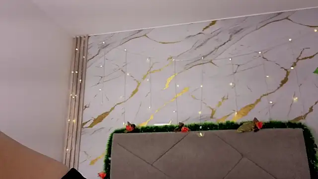 Yutoorii- online show from December 14, 2025, 6:19 am