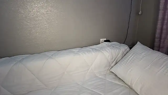 Snapshot of Freya_land chatting on February 25, 2026, 4:07 pm Freya land online show from February 25, 2026, 4:07 pm